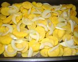Sült csirkecomb tepsis burgonyával recept fázis 3 fotója