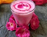 A picture of step 4 of Rose lassi.