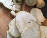 Une image de l'étape 1 de Potage aux céleri-rave, panais, courgette et haricots mungo.