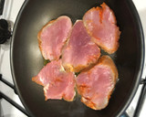 Foto del paso 7 de la receta: Solomillo de cerdo adobado con brócoli y guarnición de setas salteadas y aderezo Vidalim