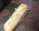 Foto del paso 2 de la receta Bocadillo de sardinas y ensalada