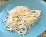 Foto del paso 3 de la receta: Gambones en crujiente de fideos de arroz