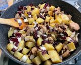 Une image de l'étape 11 de Sauté de porc aux pommes de terre, ananas et trévise.