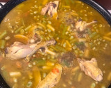Foto del paso 7 de la receta: Arroz en paella,de pollo, ajos tiernos y habas, de la iaia Teresa
