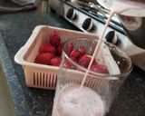 A picture of step 3 of Strawberry Milkshake.