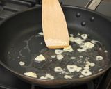 Olívás-szardellás spagetti recept fázis 2 fotója