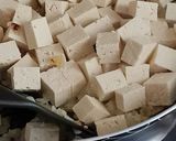 Foto del paso 2 de la receta: Tofu encebollado al curry 🥘 Tofu con mucha cebolla salteados al curry 🍛 Usando cebolla de meal prep