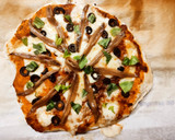 Foto del paso 11 de la receta: Pizza de Aceitunas Negras, Anchoas y Tomate Ahumado