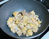 Hình bước làm 2 của món Gà Kho Sả