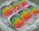 Foto langkah ke 15 dari resep Bolu Rainbow Gulung Mini.