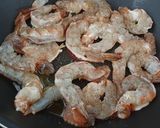 Foto langkah ke 3 dari resep Mie Goreng Udang Sayur.