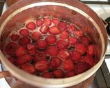 عکس مرحله 2 از دستور مربای توت فرنگی با تمام نکات لازم 🍓