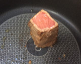 Foto del paso 3 de la receta: Tataki de ternera con puré de batata y aliño de tomate seco y albahaca