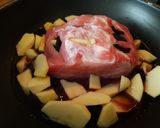 Foto del passaggio 1 della ricetta Arrosto alle prugne e mele