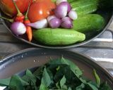 Foto langkah ke 1 dari resep Sayur bening Timun Katuk Jagung.
