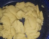 Foto del paso 4 de la receta: Croquembouche (masa choux y crema pastelera)