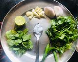 A picture of step 1 of Coriander-mint chutney.