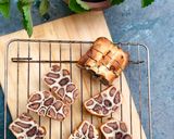 A picture of step 9 of Leopard print choco vanilla bread.