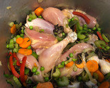 Foto del paso 11 de la receta: Pollo arvejado con champiñones deshidratados