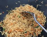 Foto langkah ke 4 dari resep Omelette-noodle muffin.