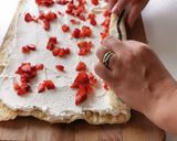 Pas rețetă Ruladă de vanilie cu căpșuni 5 fotografie