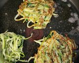 Une image de l'étape 5 de Galettes de courgettes.