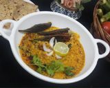 A picture of step 5 of Bharwa bhindi in dahi kadi.