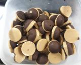 Foto del paso 3 de la receta: Marrocs caseros (en moldes de bombón salen 50 aprox)