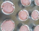 Foto langkah ke 4 dari resep Bolu kukus Semangka.