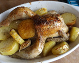 Foto del paso 3 de la receta: Pollito y patatas asados con mantequilla, al romero y ajos
