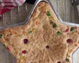 A picture of step 8 of Tutti fruity Star Cake.