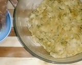 A picture of step 2 of Potato chicken donuts.