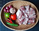 Hình bước làm 1 của món SƯỜN non chiên nước mắm