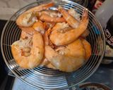 Foto langkah ke 2 dari resep Udang Saus Mentega.