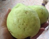 Foto del paso 1 de la receta: Agua de guayaba, fresa y limón