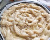 A picture of step 5 of Applecake (apfelkuschen) with vanilla cream.