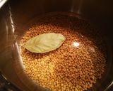 Foto del passaggio 1 della ricetta Conchiglie con lenticchie e vongole piccanti
