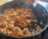 Foto del paso 5 de la receta: Arroz pilaf con secreto y langostinos
