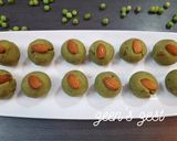 A picture of step 3 of Green Pea Laddoos.