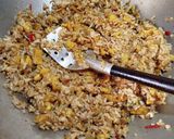 Foto langkah ke 5 dari resep Nasi Goreng Daur Ulang.