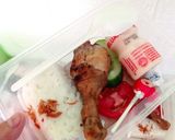 Foto langkah ke 4 dari resep Bekal Anak Nasi Uduk Ayam Bakar.