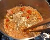 Hình bước làm 3 của món Cá nục - mackerel kho cà chua và thơm