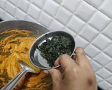 A picture of step 11 of Methi Matar Malai.