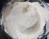 Foto del paso 1 de la receta: Rosca de harina de espelta integral con ciruelas secas