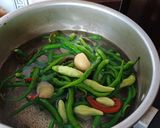Foto langkah ke 1 dari resep Sambal Ijo Rebus Mangga Muda.