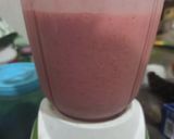 Foto langkah ke 3 dari resep Jus stroberi.