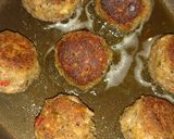 Foto del paso 4 de la receta: 💚 Albóndigas de lentejas 💚 Estofadas en salsa putanesca🖤