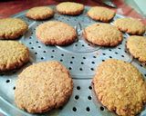 Foto langkah ke 6 dari resep Cookies Enting-enting Oatmeal Teflon 4 bahan #nooven #nomixer.