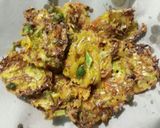 Foto langkah ke 4 dari resep Bakwan Sayur Cabe Kriuk #BikinRamadhanBerkesan.