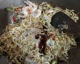 Foto langkah ke 2 dari resep Cah Tauge Udang.